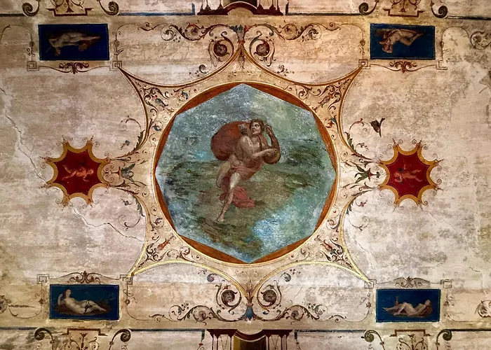 Appartement Atelier Campo De Fiori With Hisoric Painted Ceilings Rome